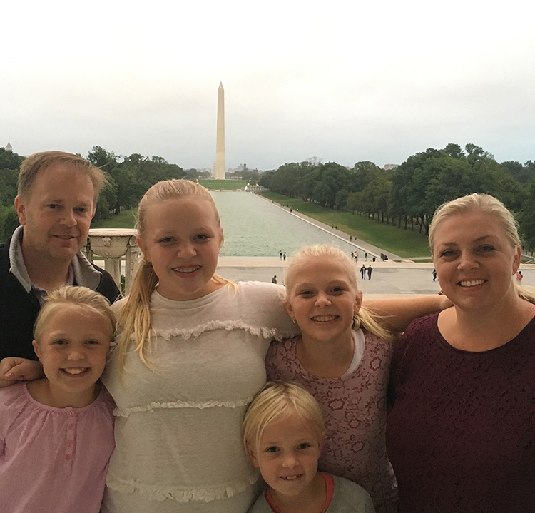 The Dunn Family smiles at the camera, with the Washington Monument in the background